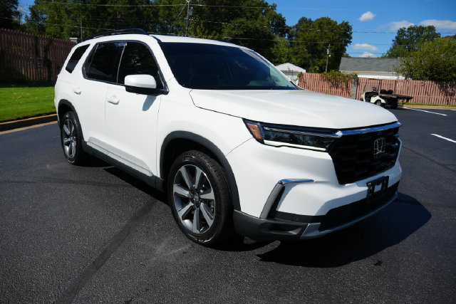 Used 2025 Honda Pilot Elite image 1