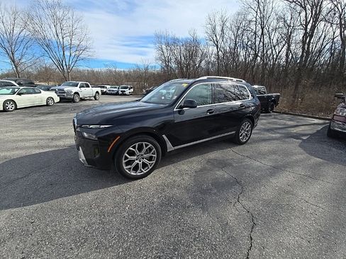 Used 2024 BMW X7 xDrive40i w/ Climate Comfort Package image 2
