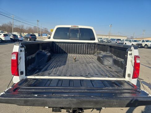 Used 2014 Ford F550 4x4 Crew Cab Super Duty w/ Lariat Interior Package image 9