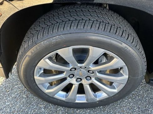 New 2025 Chevrolet Suburban Premier image 17