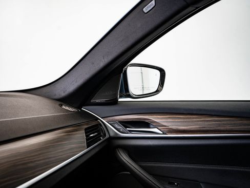 Used 2023 BMW 540i xDrive image 34