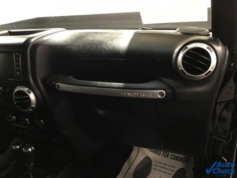 Used 2015 Jeep Wrangler Unlimited Rubicon w/ Connectivity Group image 45