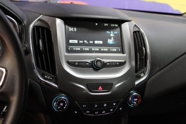 Used 2018 Chevrolet Cruze LT FWD image 18