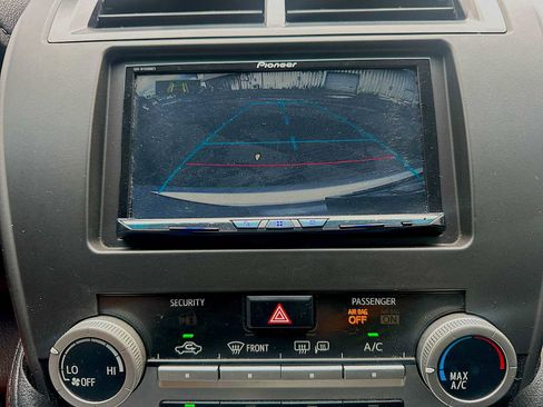 Used 2014 Toyota Camry SE FWD image 22