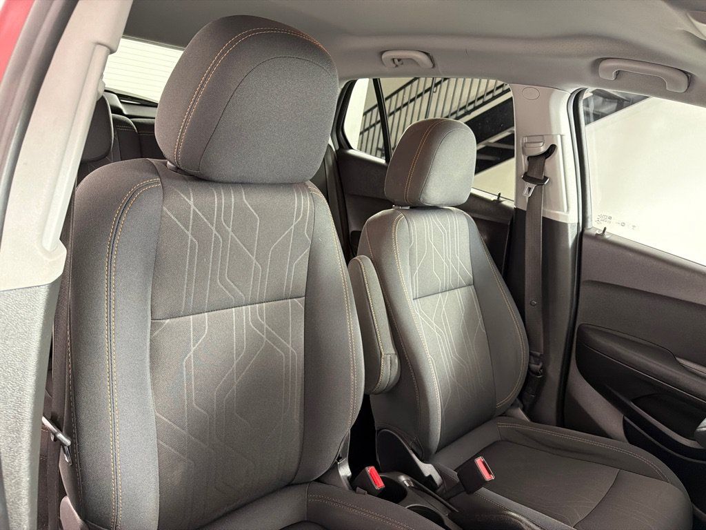 Used 2018 Chevrolet Trax LT FWD image 24