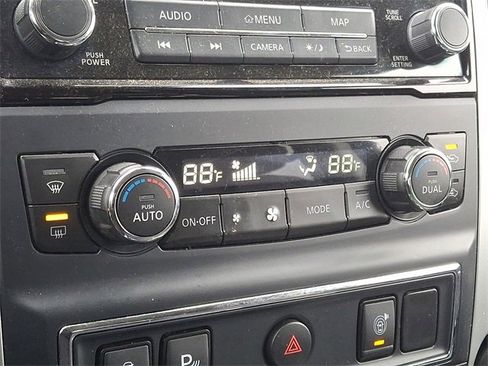 Used 2021 Nissan Titan SV w/ SV Convenience Package image 15