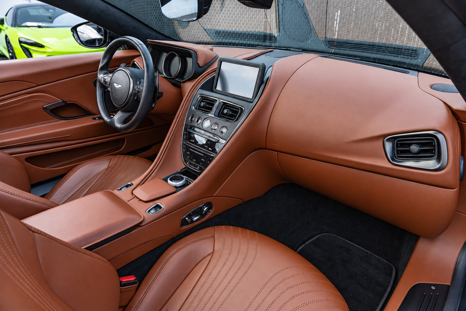 Used 2019 Aston Martin DB11 Volante RWD image 17