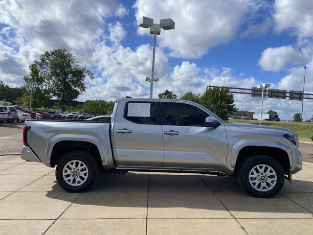 Used 2025 Toyota Tacoma SR5 AWD/4WD image 9