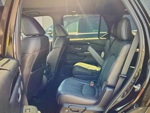 Used 2023 Honda Pilot TrailSport image 7