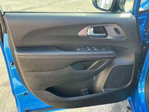 New 2026 Chrysler Pacifica Select w/ S Appearance Package image 10