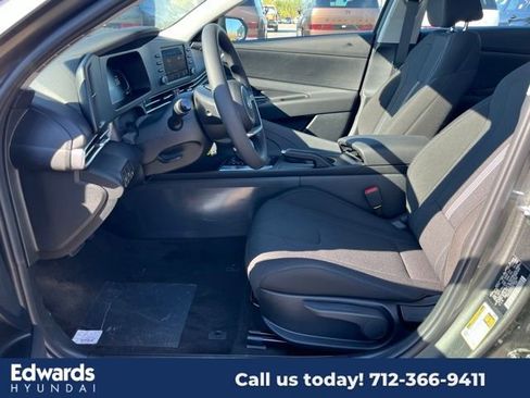 New 2025 Hyundai Elantra SE image 15