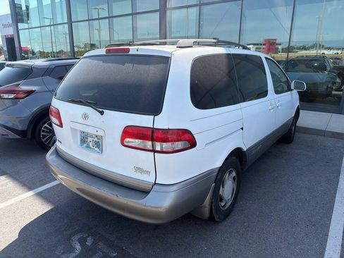 Used 2003 Toyota Sienna LE w/ Symphony Pkg FWD image 4