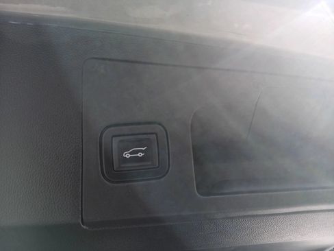 Used 2018 Cadillac XT5 FWD image 11