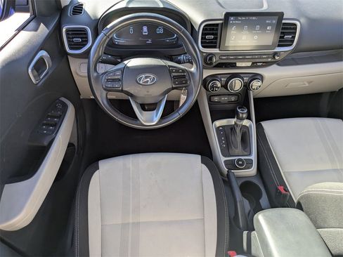 Used 2023 Hyundai Venue SEL image 24