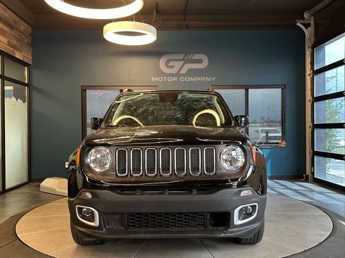 Used 2018 Jeep Renegade Latitude AWD/4WD image 8