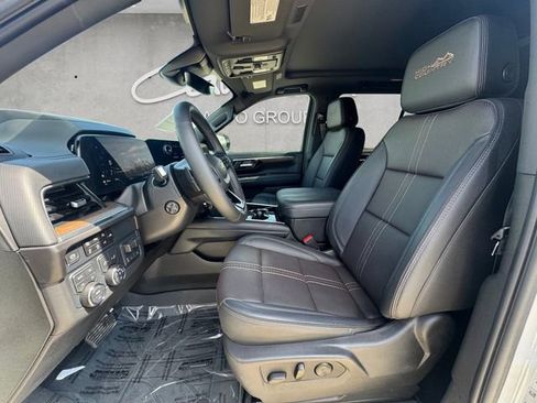 Used 2025 Chevrolet Tahoe High Country AWD/4WD image 19