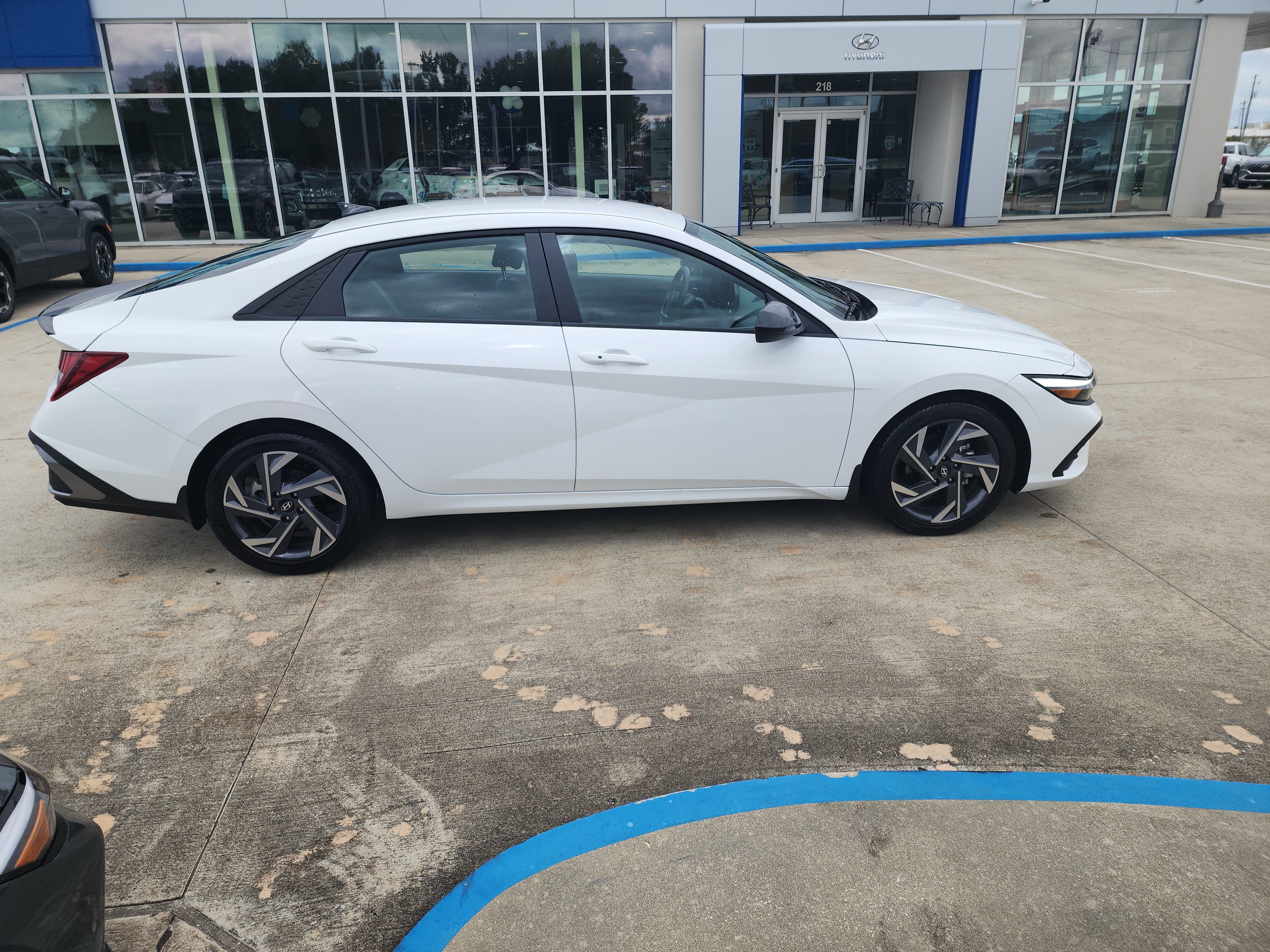 Used 2025 Hyundai Elantra Sport FWD image 8