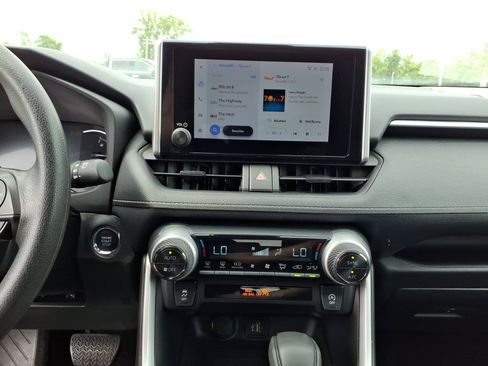Used 2024 Toyota RAV4 XLE AWD/4WD image 10