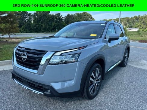 Used 2022 Nissan Pathfinder Platinum w/ Cargo Package AWD/4WD image 1