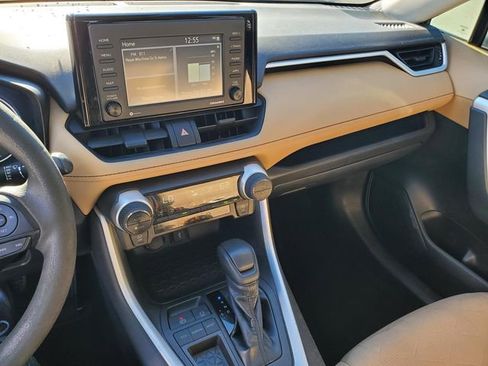 Used 2020 Toyota RAV4 XLE image 24