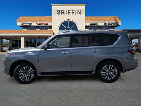 Used 2023 Nissan Armada SL w/ Captain's Chairs Package AWD/4WD image 10