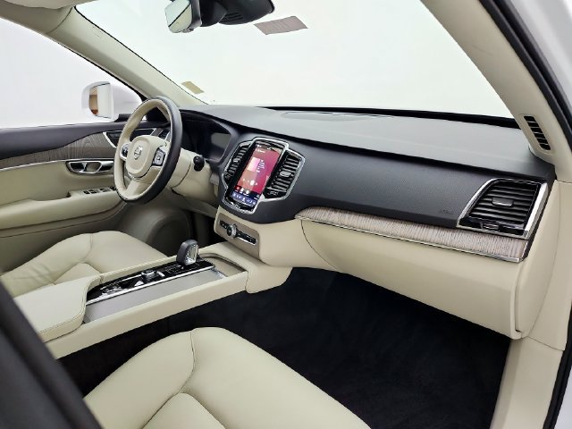 Certified 2025 Volvo XC90 T8 Plus w/ Protection Package Premier AWD/4WD image 18