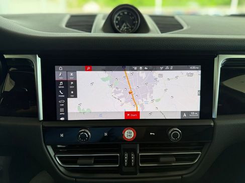 Used 2024 Porsche Macan image 23