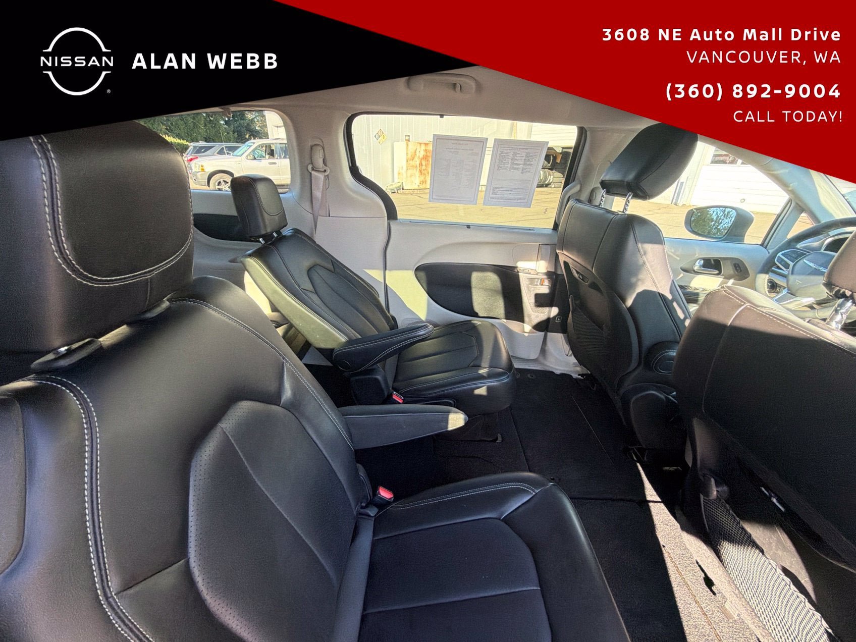 Used 2023 Chrysler Pacifica Touring-L FWD image 23