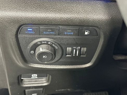 Used 2023 Jeep Grand Cherokee Overland w/ Luxury Tech Group IV image 19