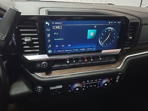 Used 2024 Chevrolet Silverado 3500 LT w/ Convenience Package image 23