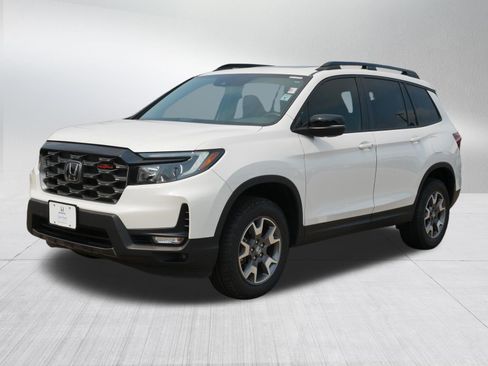 Certified 2023 Honda Passport TrailSport image 3