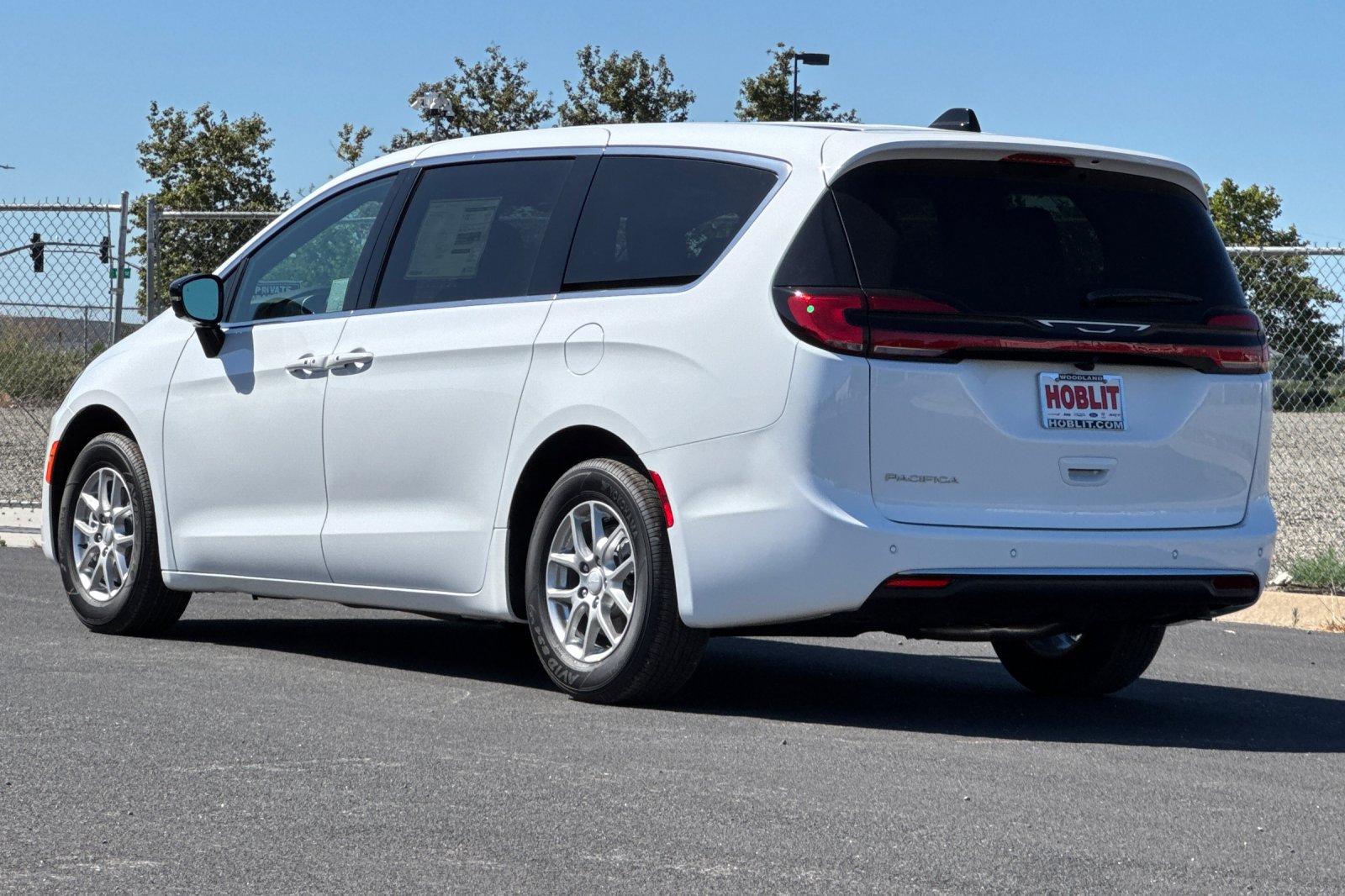 New 2027 Chrysler Pacifica Select FWD image 5
