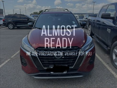 Used 2023 Nissan Kicks SR w/ Exterior Package FWD image 1