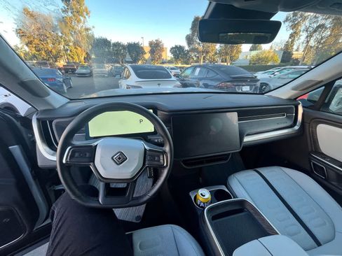 Used 2023 Rivian R1S Adventure image 4