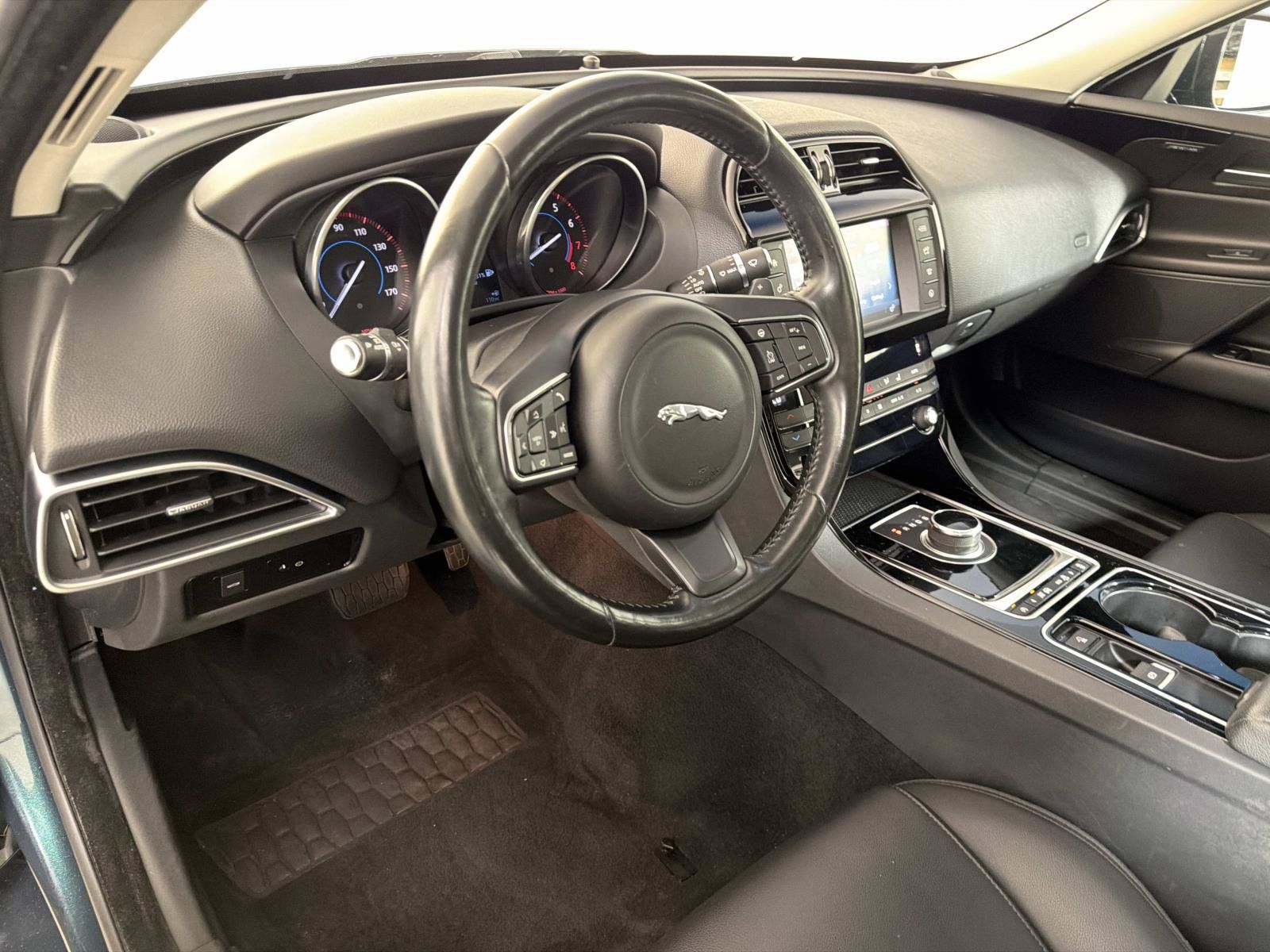 Used 2017 Jaguar XE Premium AWD/4WD image 19