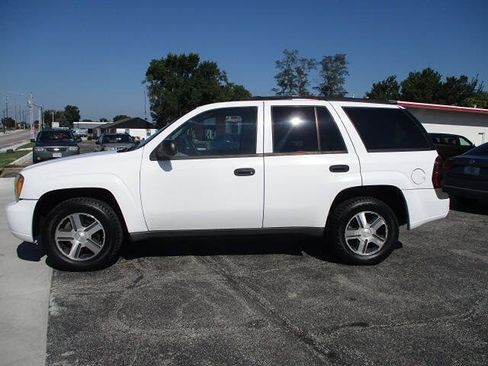 Used 2007 Chevrolet TrailBlazer LS w/ Skid Plate Package AWD/4WD image 1