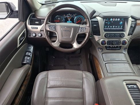 Used 2020 GMC Yukon Denali w/ Denali Premium Package image 13