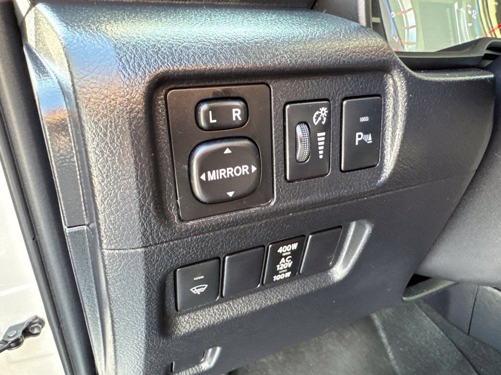 Used 2018 Toyota 4Runner Limited AWD/4WD image 20