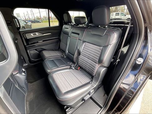 Used 2025 Ford Explorer ST-Line w/ ST-Line Street Pack image 25