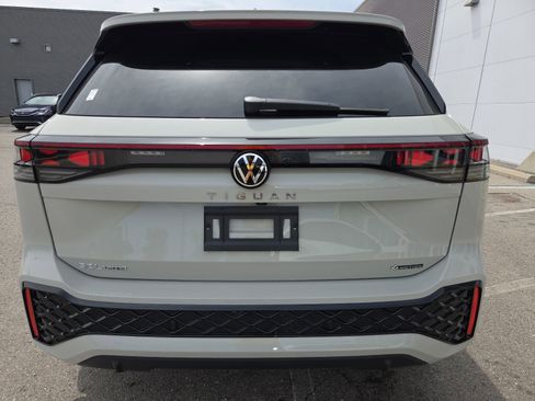 New 2026 Volkswagen Tiguan SEL R-Line AWD/4WD image 11