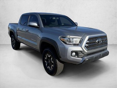 Used 2017 Toyota Tacoma TRD Off-Road w/ Premium & Technology Package image 3