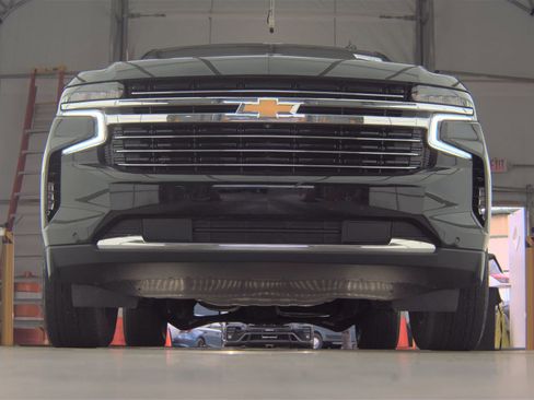 Used 2023 Chevrolet Tahoe LT w/ Luxury Package RWD image 4