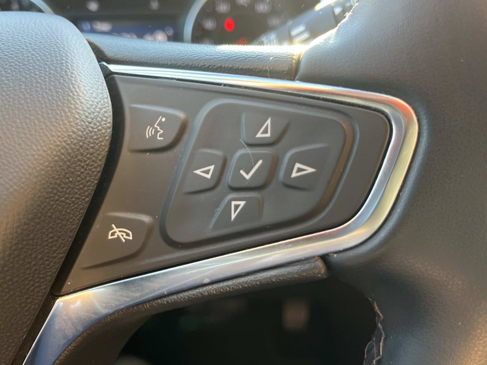 Used 2024 Chevrolet Equinox LT AWD/4WD image 32