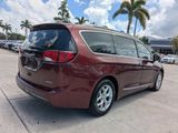 Used 2019 Chrysler Pacifica Limited image 4