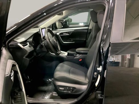 Used 2024 Toyota RAV4 XLE AWD/4WD image 8