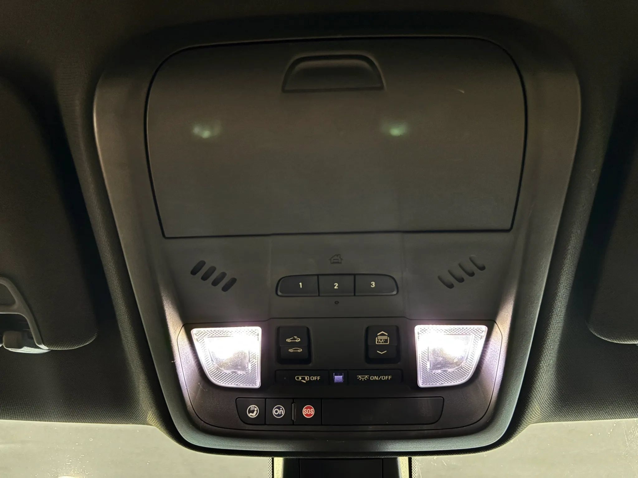 Used 2018 Cadillac XT5 Premium Luxury FWD image 34