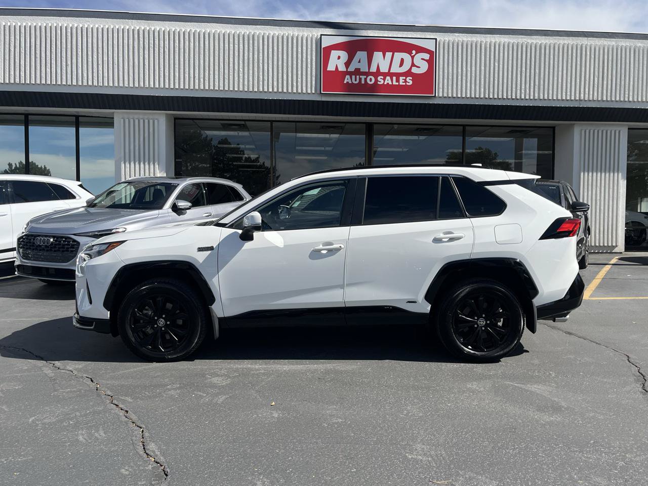 Used 2022 Toyota RAV4 SE w/ Weather & Moonroof Package AWD/4WD image 19