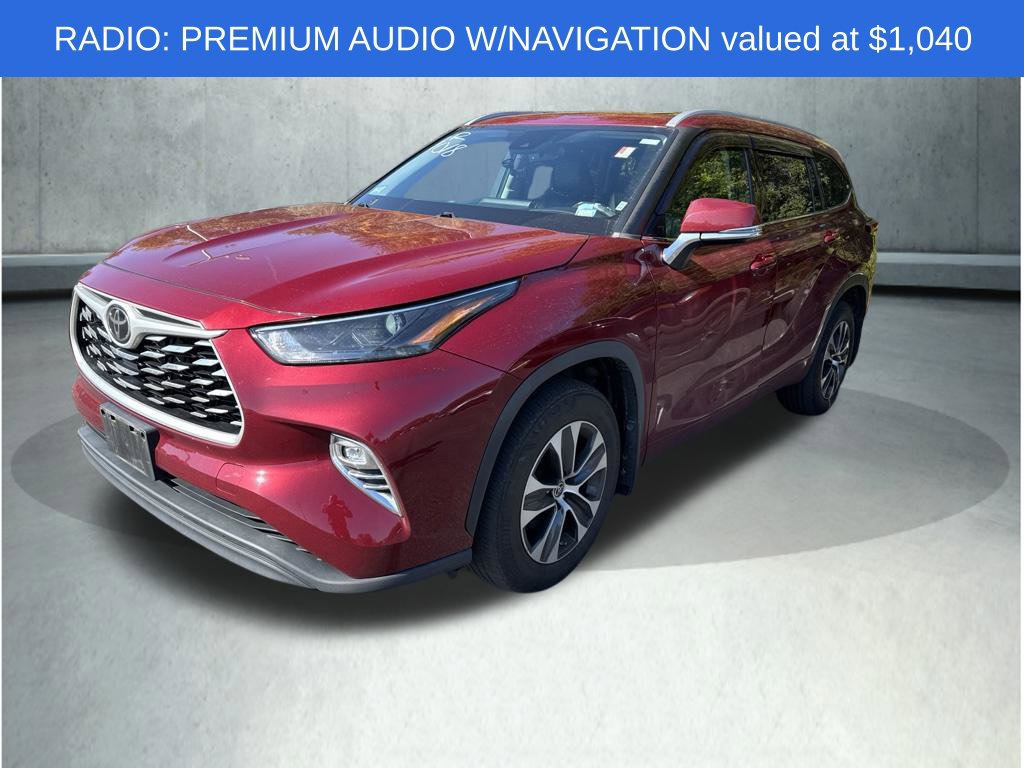 Used 2022 Toyota Highlander XLE AWD/4WD image 4