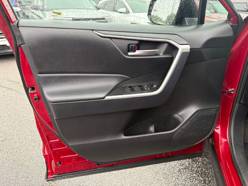 Used 2025 Toyota RAV4 XLE Premium FWD image 10