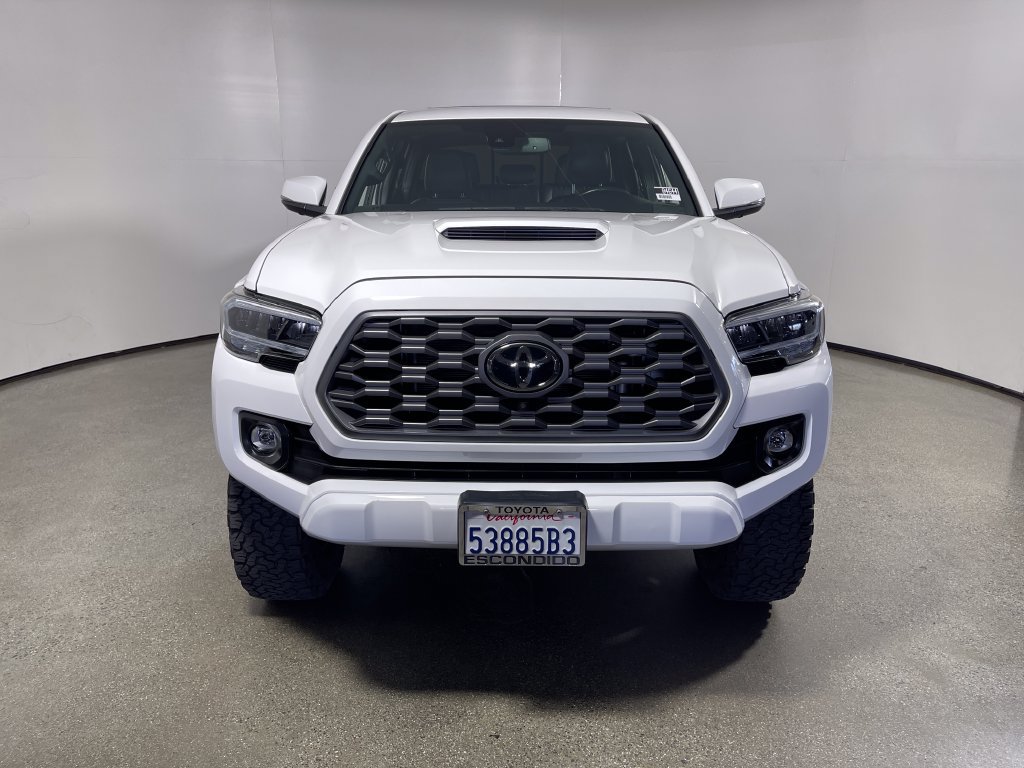Used 2020 Toyota Tacoma TRD Sport w/ TRD Premium Sport Package AWD/4WD image 8